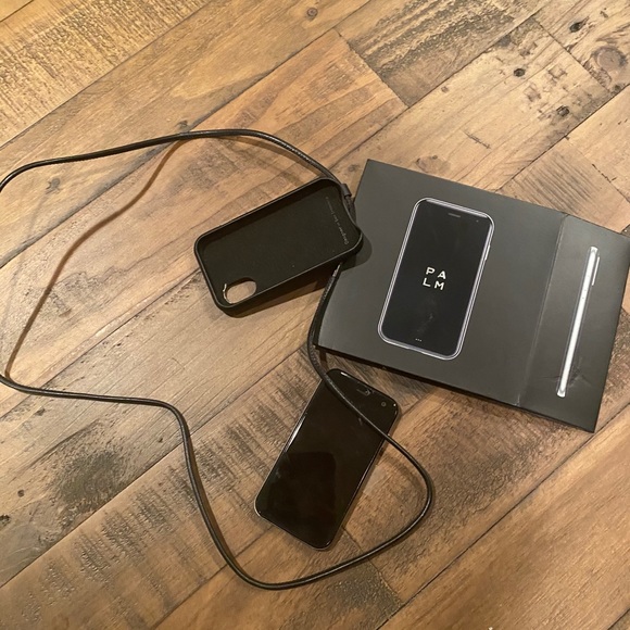 Palm ✋ tint cell home ( I have two ) - Picture 5 of 6